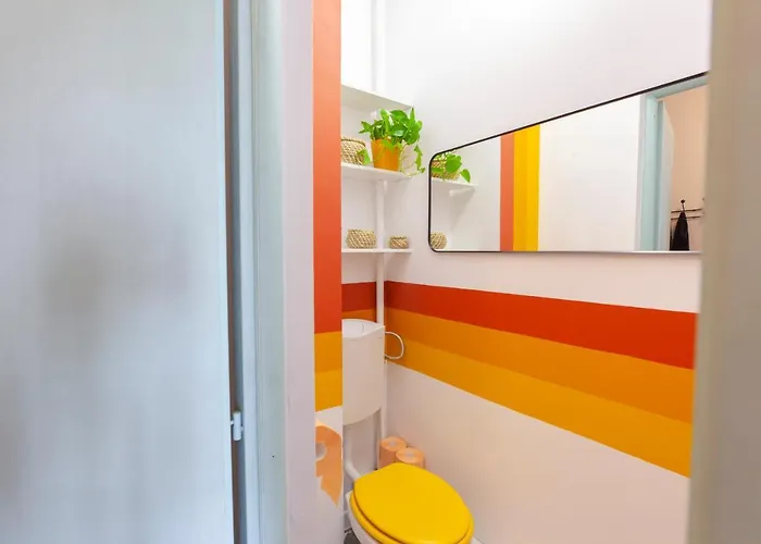 13 Septembrie Apt, Near Marriott Бухарест