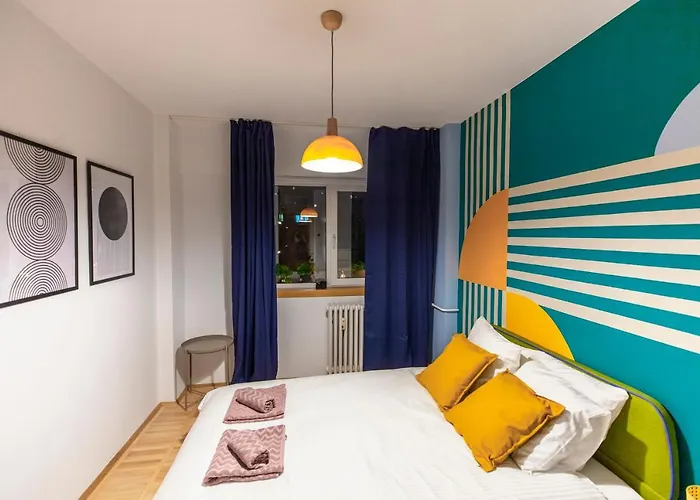 13 Septembrie Apt, Near Marriott Бухарест